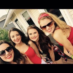 Meet your Posher, Laura